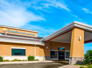 Comfort Inn & Suites North East