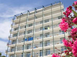 Neptun Depandans Maslinik - Tucepi