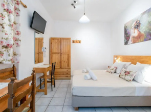 Room in Apartment - Comfort Double or Twin Room or Semi-basement