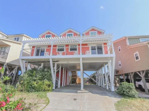Nauti Time 5 Bedroom Home by RedAwning