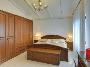 Holiday House for 14 Persons with Private Pool near Beach & Pula