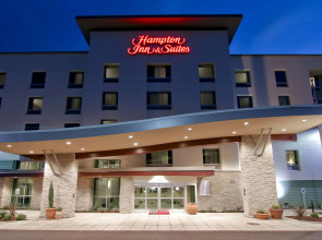 Hampton Inn & Suites Bellevue Downtown-Seattle