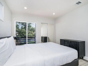 Brand NEW Luxury Modern 3bdr Townhome In Silver Lake