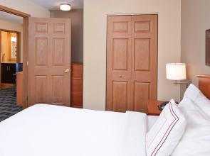 Candlewood Suites St. Louis - St. Charles