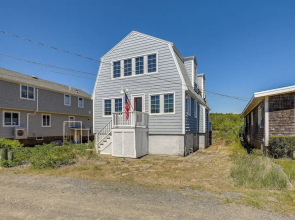 Inviting Rockport Rental w/ Deck: Walk to Beach!