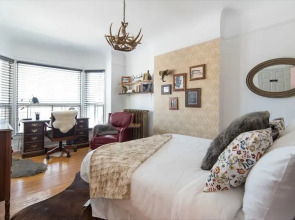 Expansive 6BR in West Queen West by Sonder