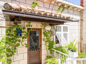 Apartments & Rooms Mara & Petrunjela