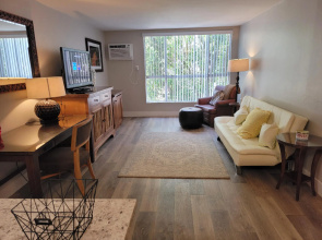 Hollywood Cosmopolitan Apartments