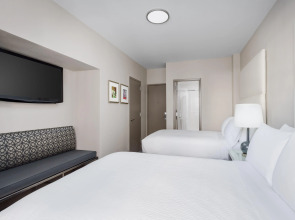 Holiday Inn Express Chicago - Magnificent Mile by IHG