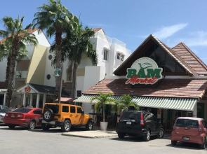 Luxurious Pent House Steps From The Beach. C4