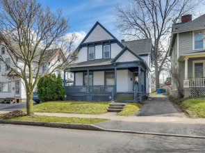 < 2 Mi to Hospitals & University: South Wedge Apt!