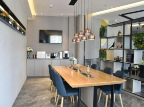 Homeinn Selected Hotel (Pingliang Liuhu Park Greenland Plaza)