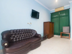 RedDoorz near Bojonegoro Train Station