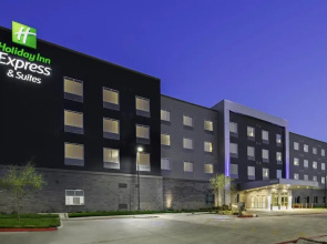 Holiday Inn Express & Suites Lubbock Central - Univ Area by IHG