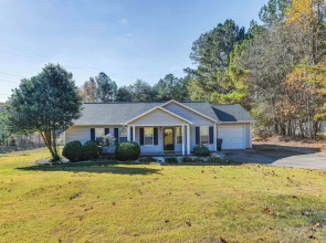 Peaceful Troutman Home: 5 Mi to Lake Norman!