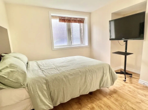 Cozy Home in Richmond Hill with Free Parking