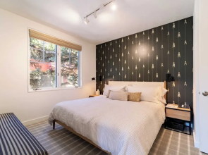 Aspen Hideaway by Avantstay Walk to Aspen, Near Slopes + Pool & Hot Tub Access