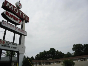 Super 7 Motel