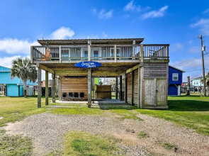 Steps to Sand: Surfside Beach Gem w/ Large Yard