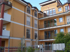 Cozy Appartment With Pool & Free Parking