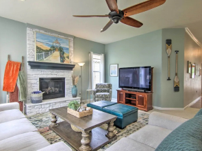 5 Mi to Bethany Beach: Chic Home w/ Grill!