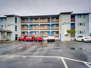 Dog-friendly Ocean Shores Condo w/ Balcony & Views
