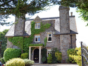 The Priory - Country Manor House, Log Burner, Sea Views, Pet Friendly