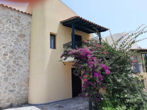 Spacious Holiday House with Shared Pool