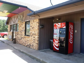Lake Palestine Motor Inn