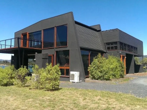 Hobart Waterfront Luxury Retreat