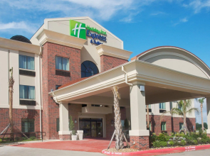 Holiday Inn Express Hotel & Suites Winnie by IHG