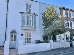 Beautiful coastal townhouse with parking - Oyster House