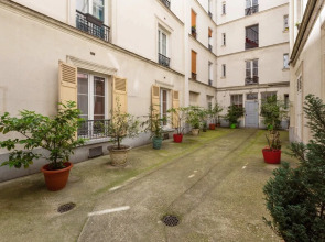 Beautiful Quiet Designer Apartment in Paris