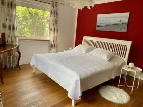 Cuddly Shell Modern Retreat