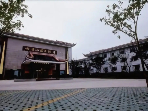 Lingxiu Hot Spring of Emei Mountain