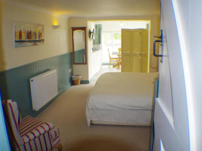 Lynwood House Self Contained Studio