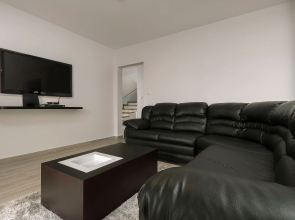 Superb 5-bed in Calheta, pool, gym, billiards, A/C – Casa da Rosalina