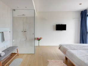 Beach Front Dream Suite & Pool