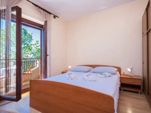 Apartments & Rooms Mikelin
