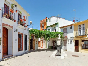 Llam Ntol in Oliva With 3 Bedrooms and 1 Bathrooms