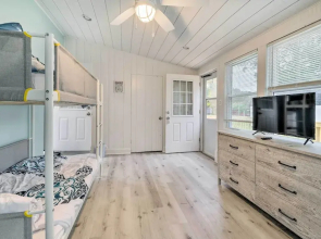 Updated North Beach Cottage: Pet Friendly!