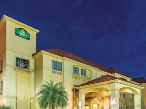 科文頓拉昆塔套房酒店(The Chateau Hotel Covington)