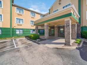 HomeTowne Studios by Red Roof St. Louis - Airport/ N Lindbergh