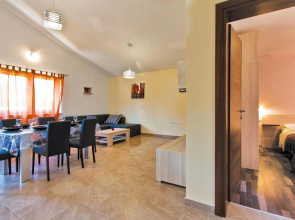 Amazing Home in Liznjan With Wifi and 2 Bedrooms