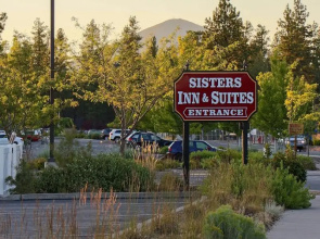 Sisters Inn And Suites