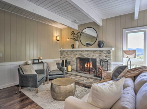 Arrowhead Retreat w/ Luxe Furnishings & Lake Views