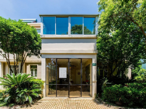 Cambridge Villa with 5 BRs