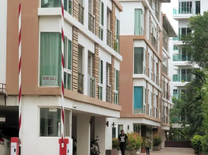 6-32 - 1 Bdr Condo With Balcony and Shared Pool