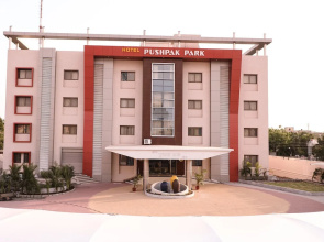 Hotel Pushpak Park