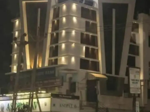 Hotel Apex Inn